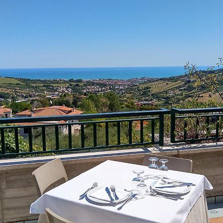 Hotel Ristorante Il Grillo أكوافيفا بيسينا المظهر الخارجي الصورة