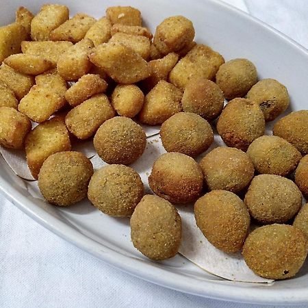 Hotel Ristorante Il Grillo أكوافيفا بيسينا المظهر الخارجي الصورة