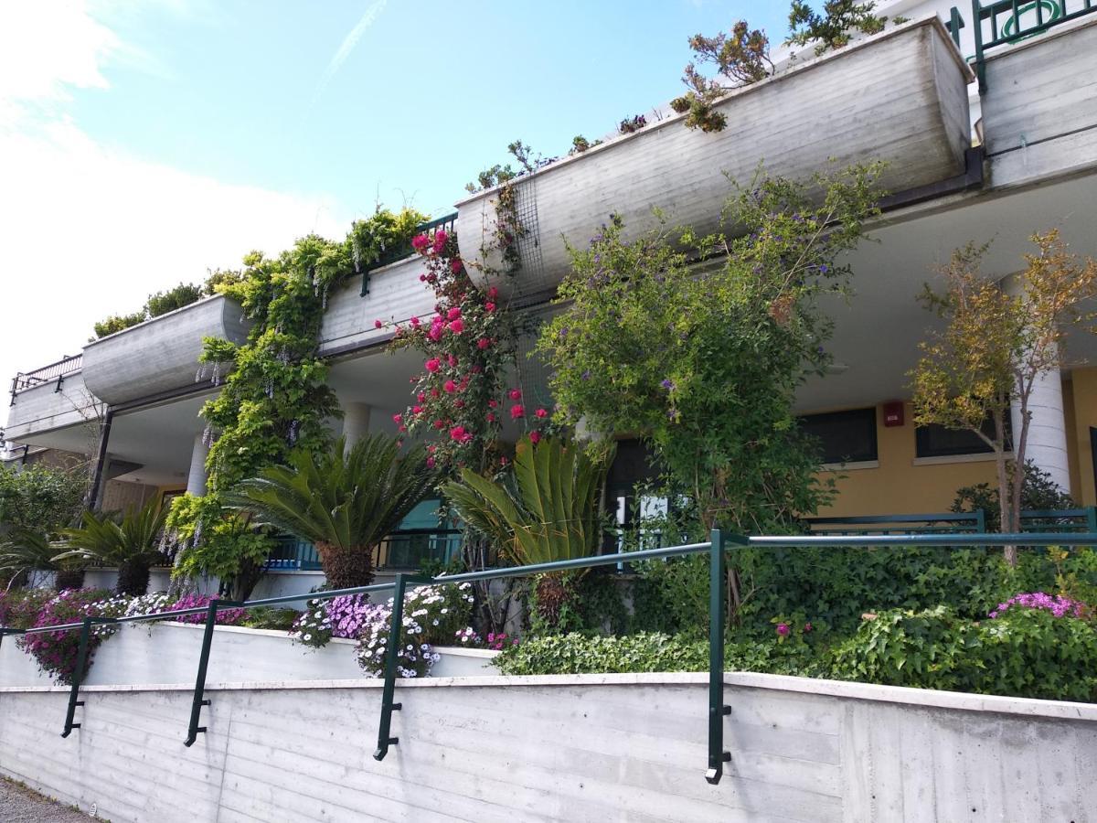 Hotel Ristorante Il Grillo أكوافيفا بيسينا المظهر الخارجي الصورة