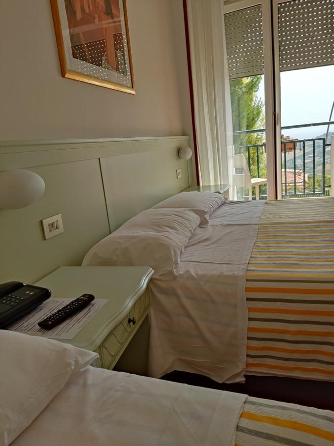 Hotel Ristorante Il Grillo أكوافيفا بيسينا المظهر الخارجي الصورة