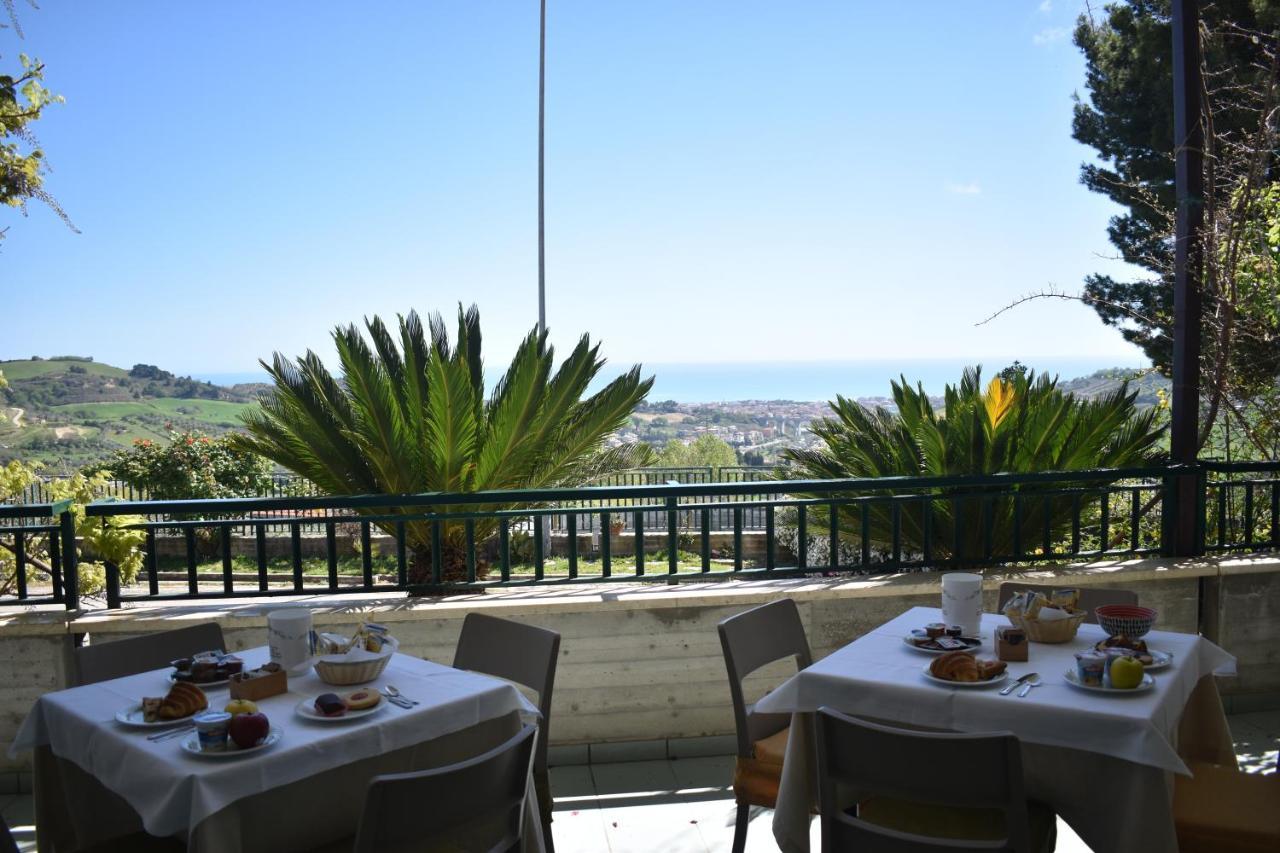 Hotel Ristorante Il Grillo أكوافيفا بيسينا المظهر الخارجي الصورة